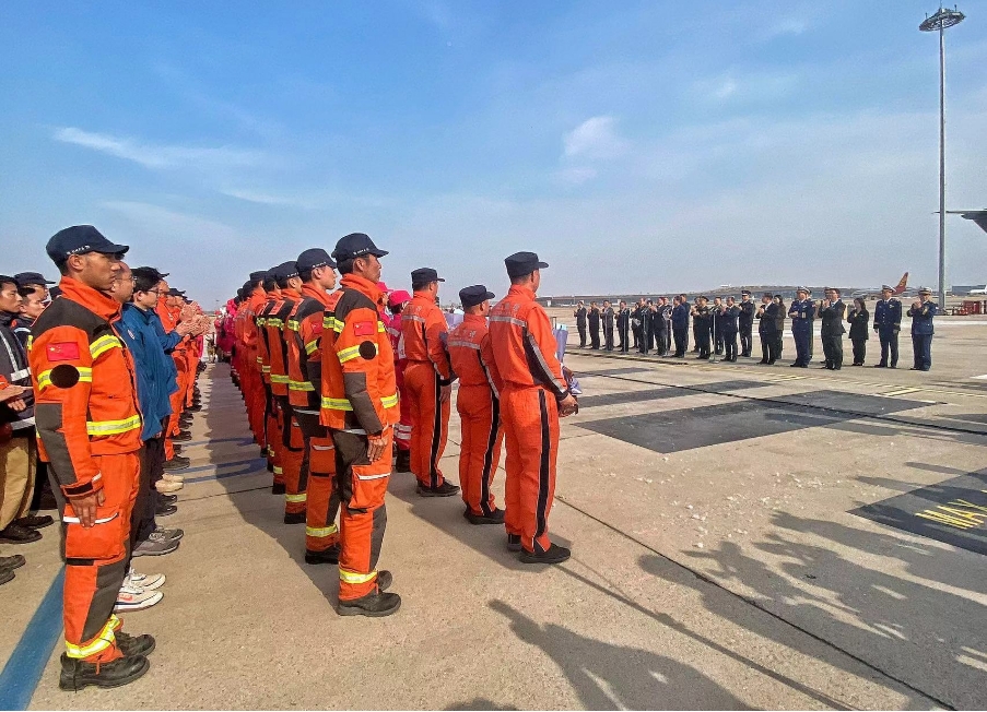 中國救援隊伍完成緬甸地震救援任務平安回國