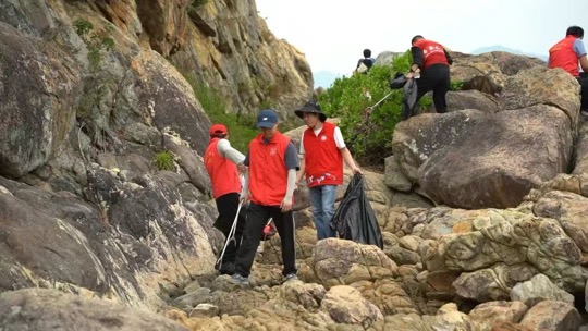 多方賦能共築海岸保護防線 深圳大鵬清潔行動與長效機制並行守護海岸環境