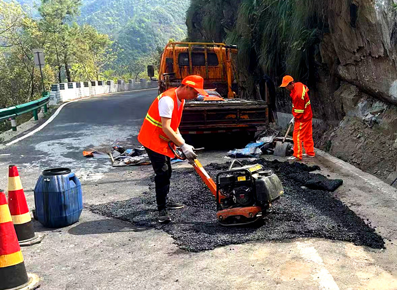 皖休寧公路：全力護航茶季平安路