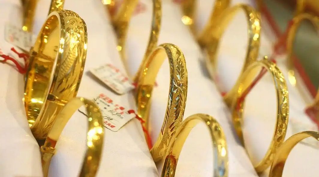 猛漲！足金飾品報價直逼每克1000元 