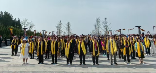 全球客家人共聚洛陽市偃師區祖根地 敬獻花籃捐贈「祖根鑽」