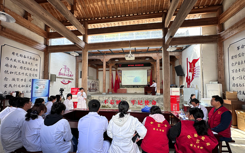 皖黟縣柯村鎮：黨建義診送健康