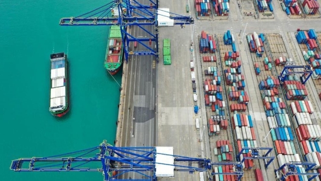 貿易戰令美進口訂單急跌 中國多班次貨櫃船取消