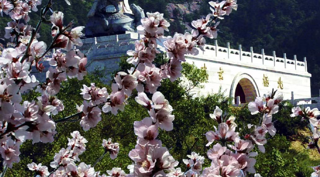 山西方山：低空游北武當山受熱捧