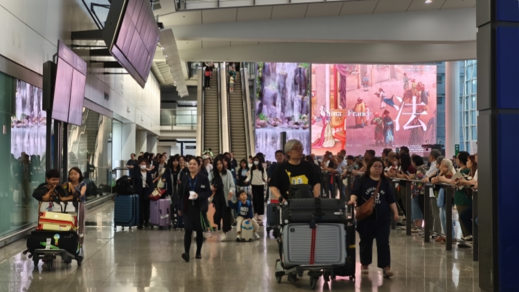 截至下午4時香港逾70萬人次出入境