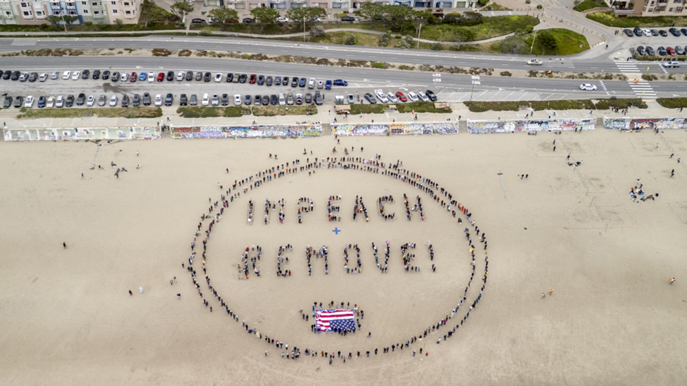 美國爆發全國性反政府示威 民眾要求彈劾特朗普