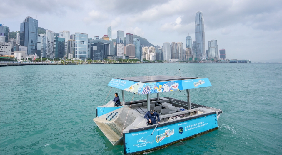 海洋公園慶祝2025世界地球日 太陽能淨港船一年清理海港逾5萬膠樽