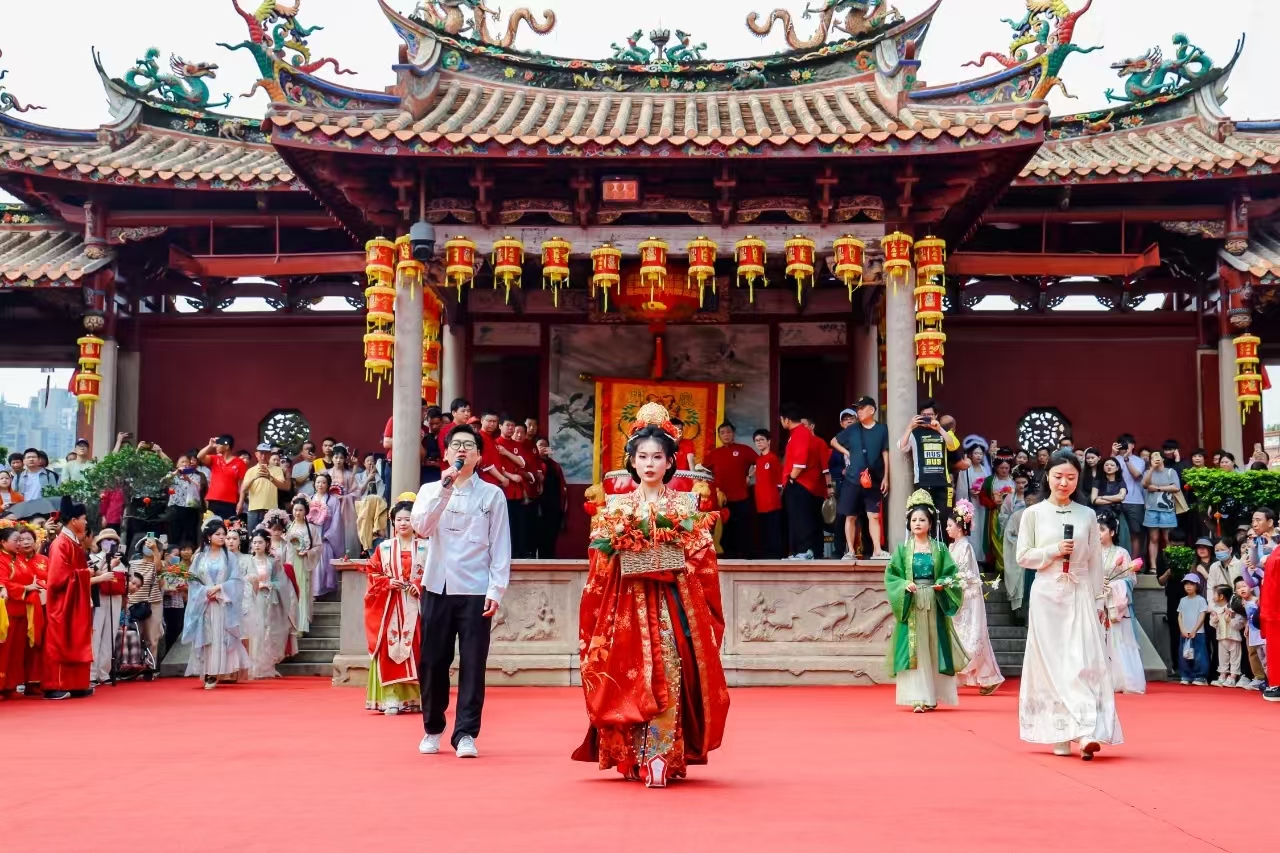 簪花獻媽祖——泉州天后宮舉行祭典儀式紀念媽祖誕辰1065周年