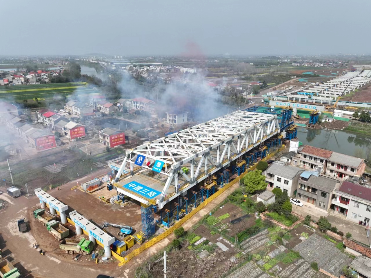 柯家墩大橋左幅鋼桁梁施工迎來關鍵節點