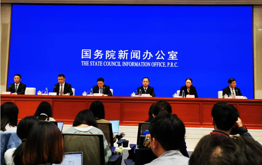 中國新一輪服務業擴大開放提速加力 專家：香港可主動對接試點政策  推動「香港標準」在內地認可