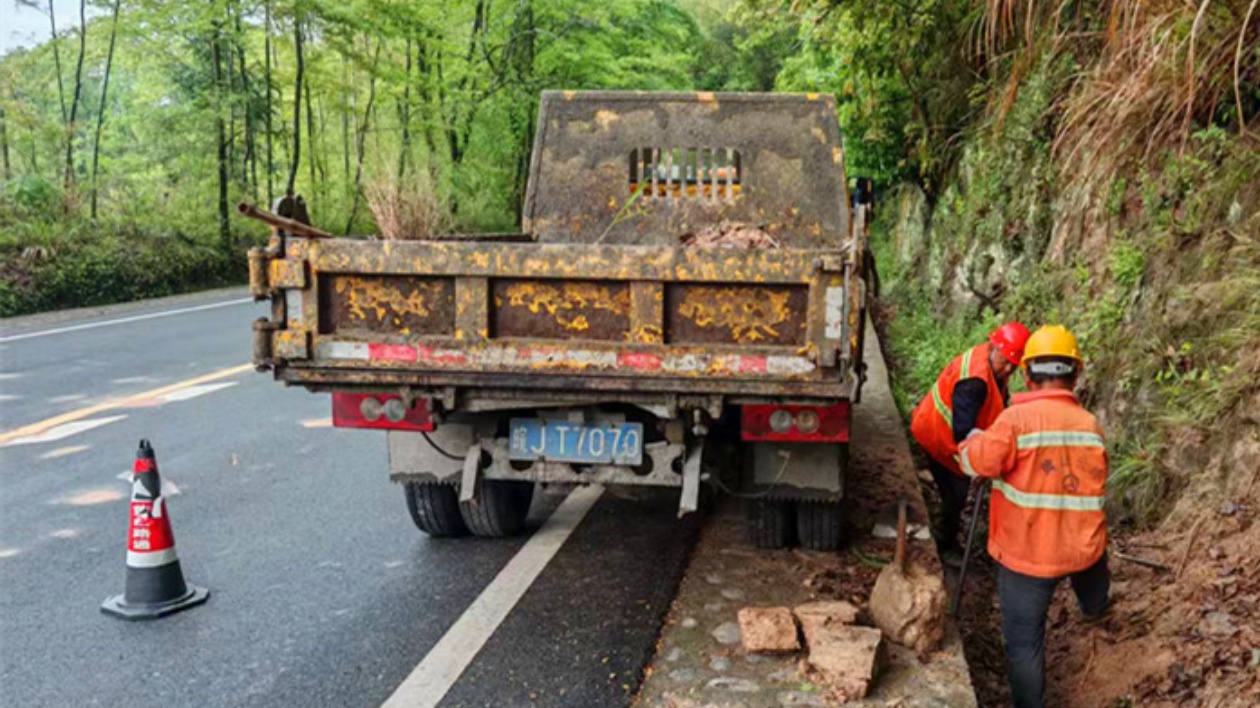 皖黟縣公路：打響防汛「主動仗」  築牢安全「防護堤」