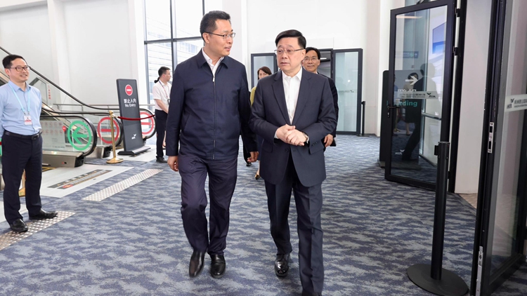 李家超率團抵達杭州 展開4天浙江訪問行程 將多了解「杭州六小龍」發展及成就