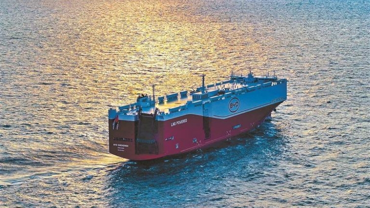 全球最大汽車運輸船「深圳號」啟航
