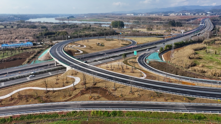 內地「五一」假期 小客車繼續免收高速通行費