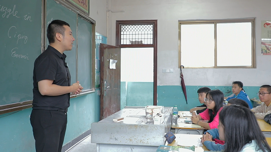 有片 | 對話新時代「守山人」毛浩夫（二） 青春接力 把革命故事講進孩子心裏