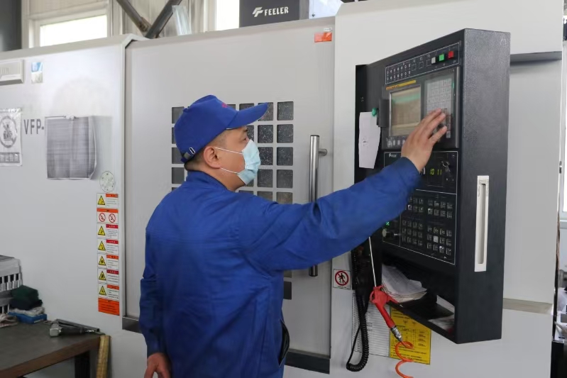 「哈爾濱世通華納」數碼化車間技改項目開始設備安裝調試