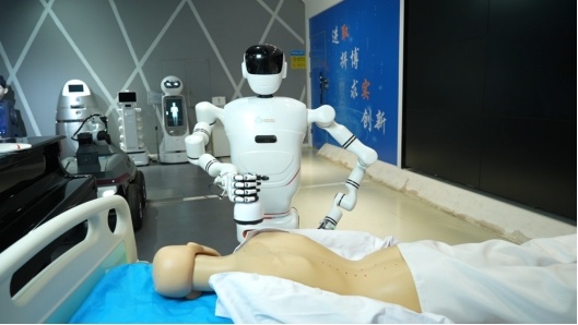 超能機械人創始人肖湘江：讓機械人貼心地走進千家萬戶