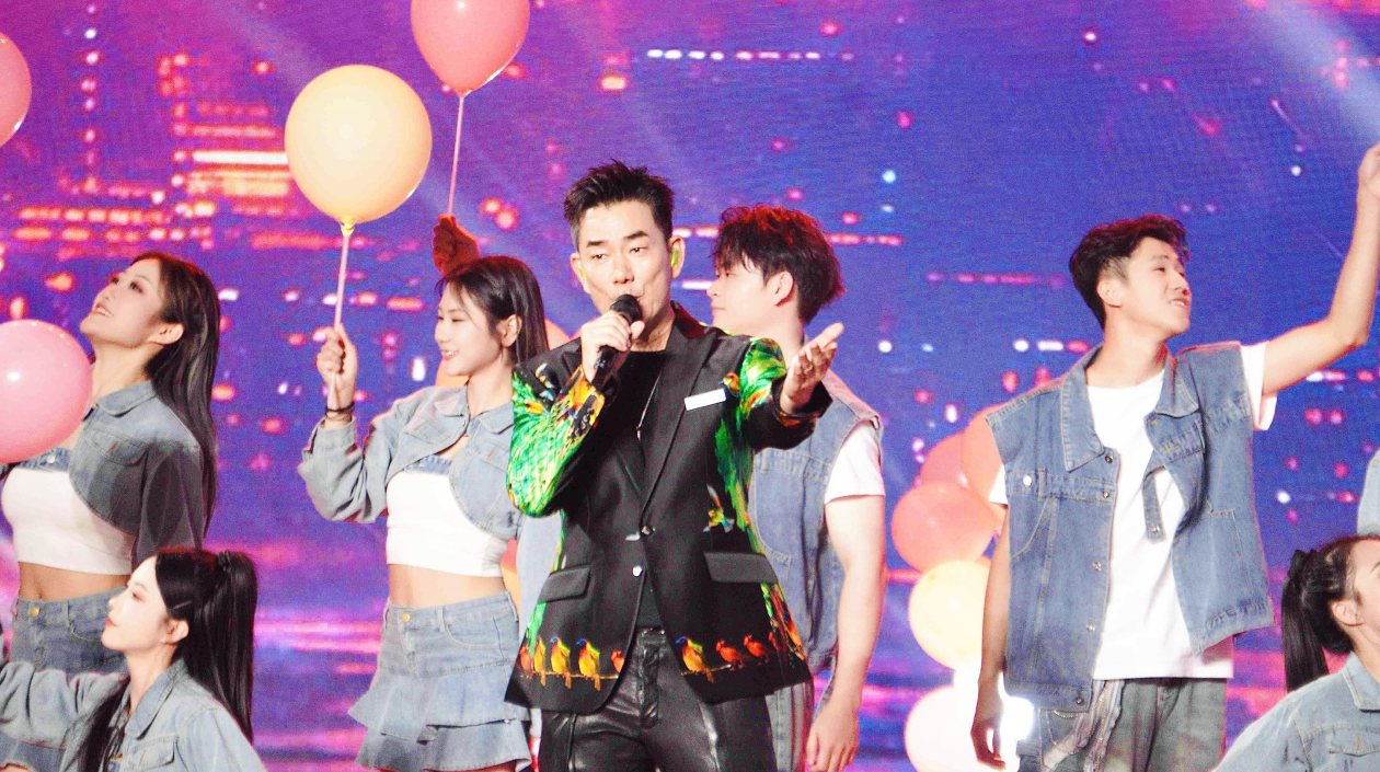 深圳： 龍崗智造引領耳機新標杆 AI科技重構「耳畔」新質生產力！