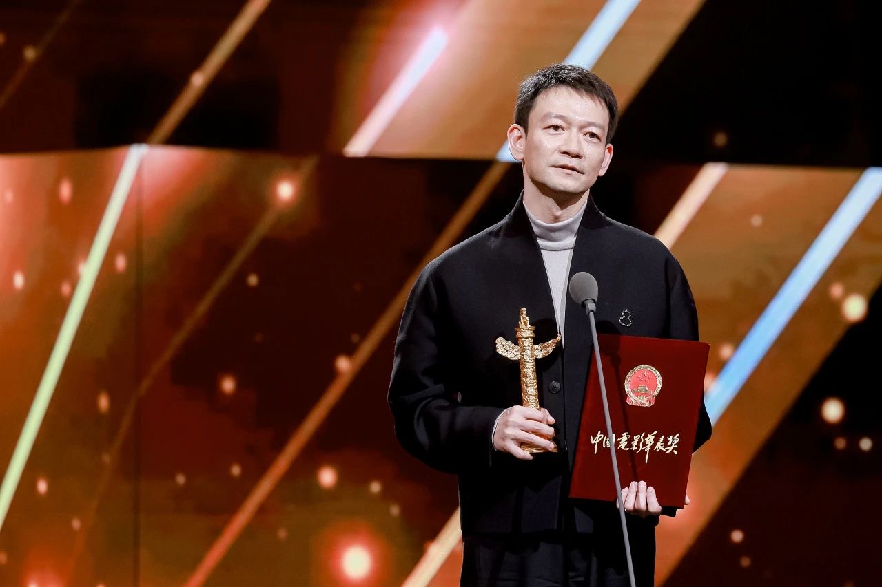 郭帆憑藉《流浪地球2》獲華表獎優秀導演獎