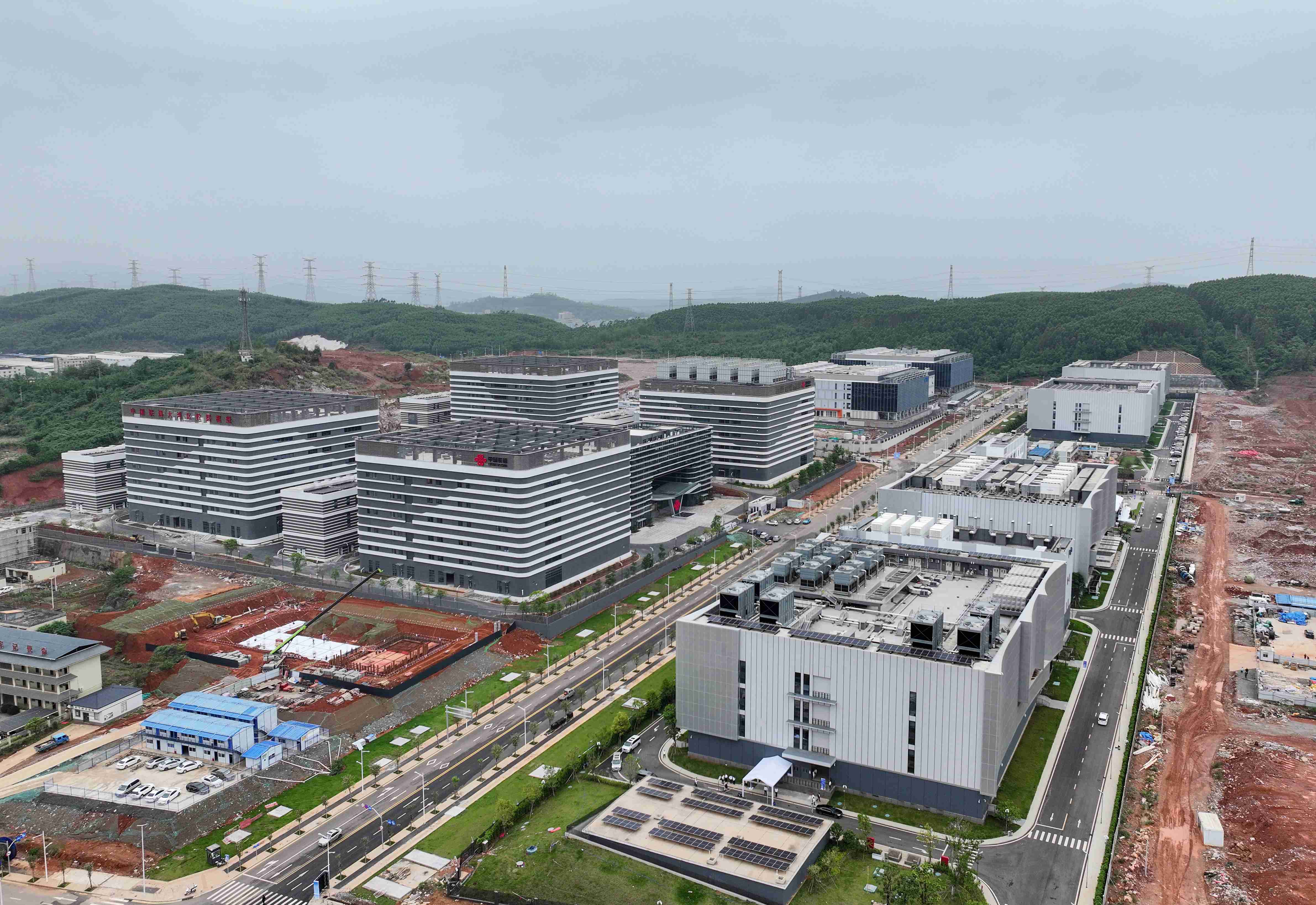 全球首個商用智算昇騰超節點在廣東韶關上線 深化數字賦能助推韶關高質量發展