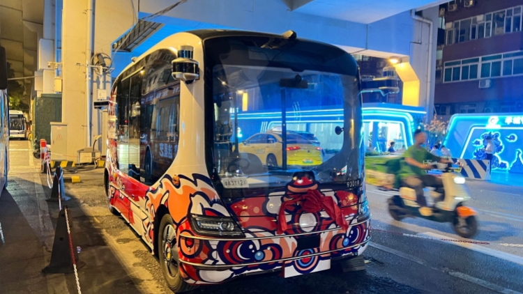 自動駕駛小巴開進廣州市中心！今日開啟試運營