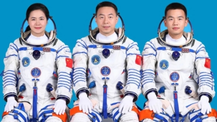 神舟十九號順利撤離空間站組合體 3名航天員踏上歸途