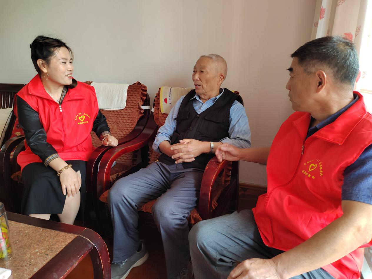 皖黃山區：「暖陽護老團」引領社區新風尚