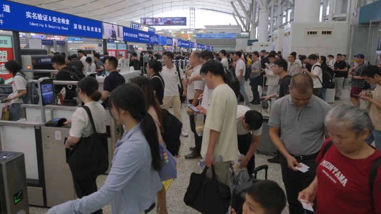 深圳北站客流雙突破 深圳鐵路五一假期首日到發旅客超90萬人次