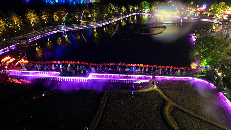 千年古村成非遺秀場  皖黟縣西遞版「龍鳳呈祥圖」驚艷「五一」