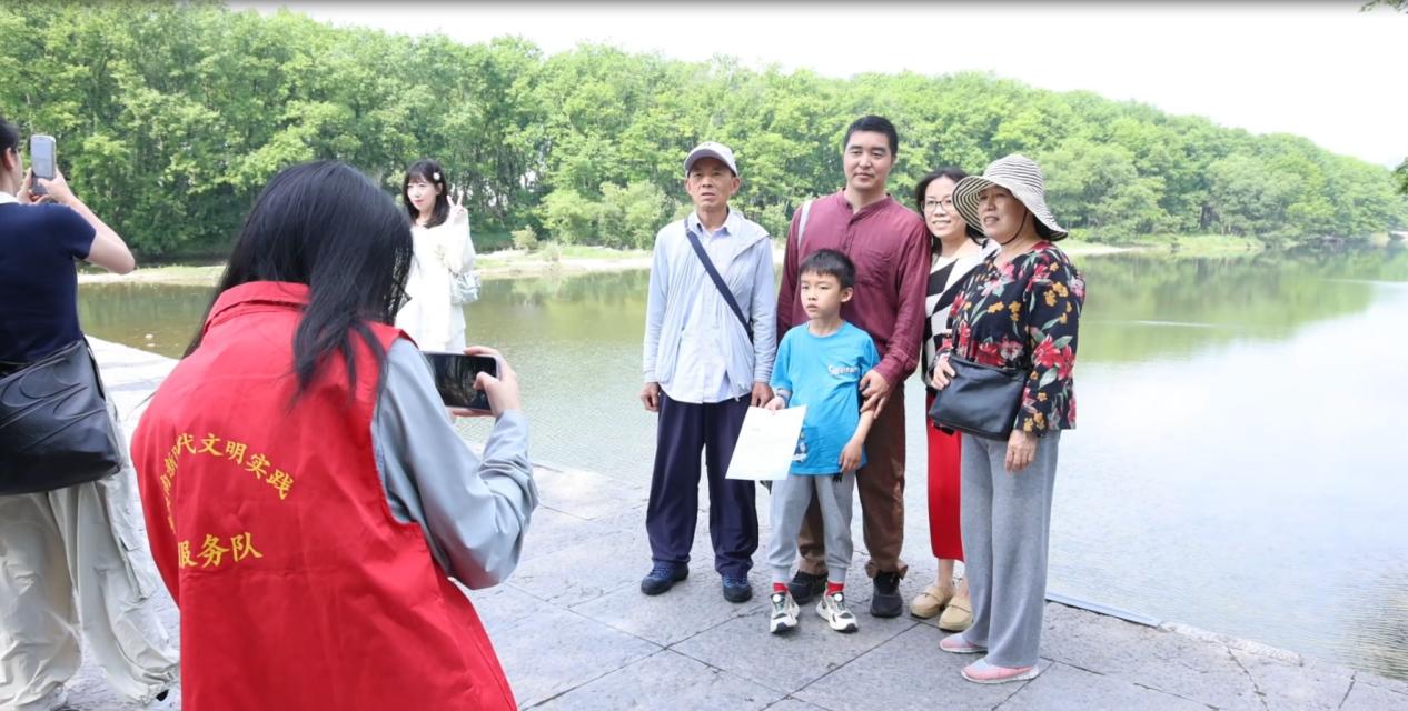 皖徽州區：「志願紅」添彩「生態游」