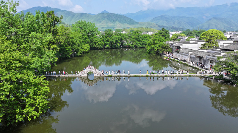 3000志願者近身侍客  皖黟縣花式「寵客」助力文旅「上分」