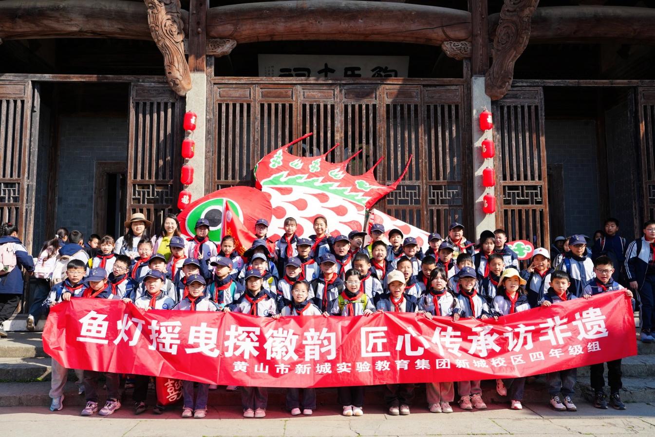 有片 | 皖歙縣：「非遺頂流」汪滿田魚燈巡遊吸睛