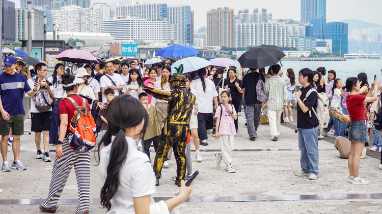 五一黃金周 | 第二天逾96萬人次出入境 逾26萬人次內地旅客訪港