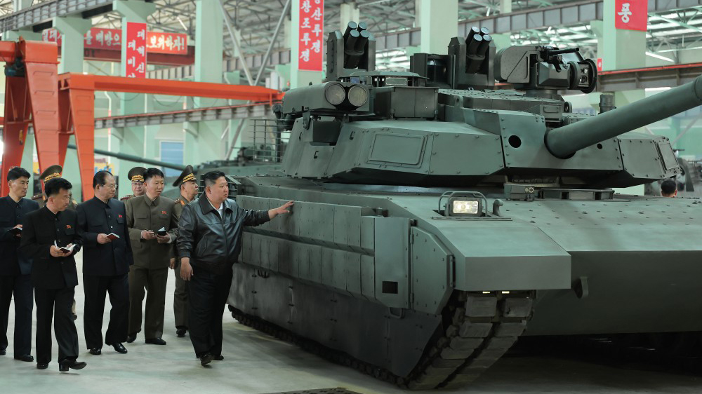 金正恩視察重要坦克廠並強調更迭陸軍裝備