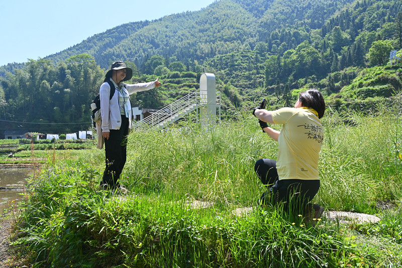走古道住農莊采果蔬  皖休寧縣多彩村游激活「假日經濟」