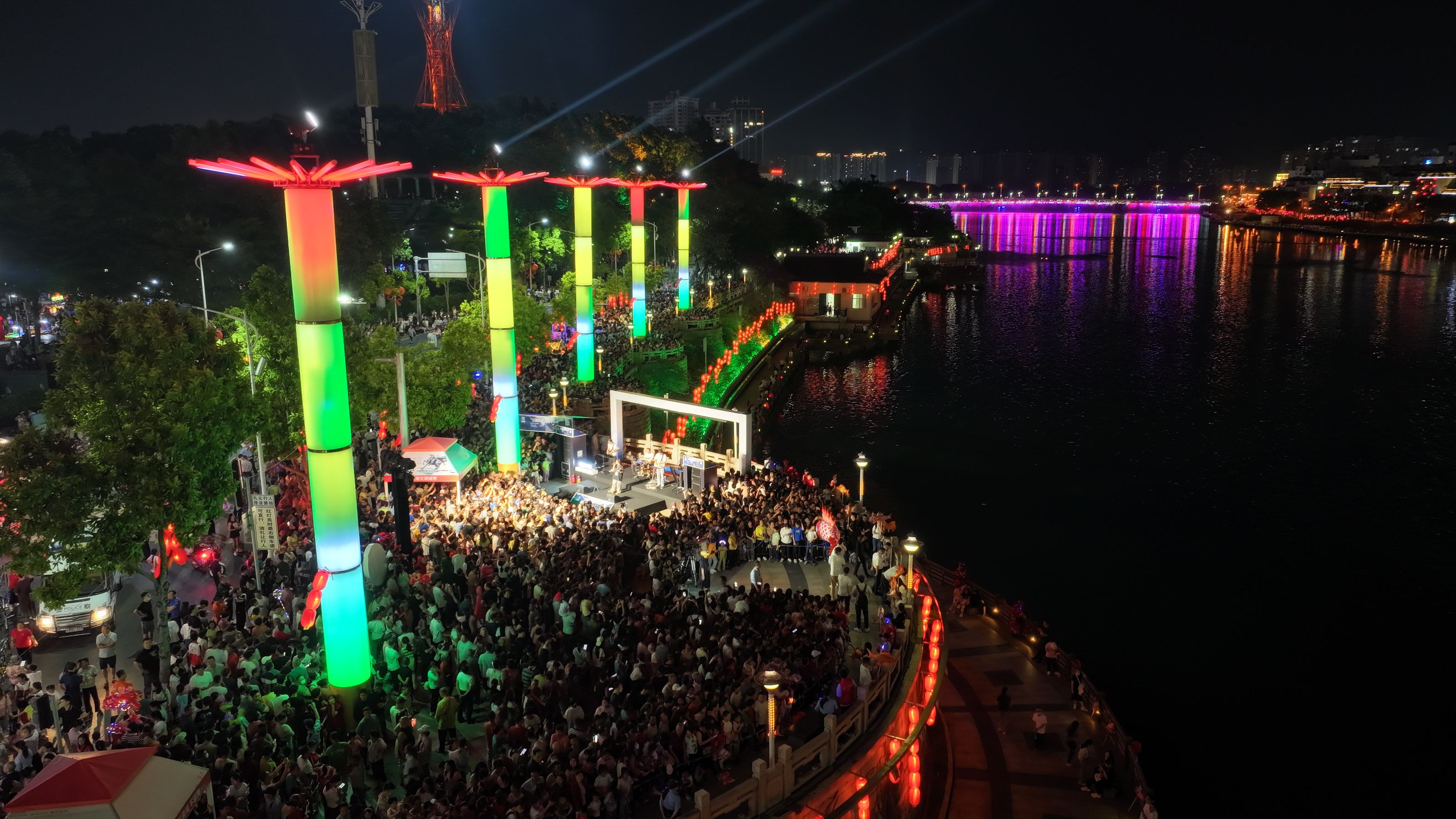 河源首屆魚燈夜遊震撼啟幕  傳統與科技共舞 引爆五一「夜經濟」