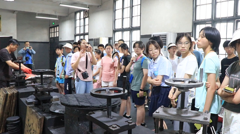 皖歙縣：徽文化「鮮活可觸」 游古城心花怒放