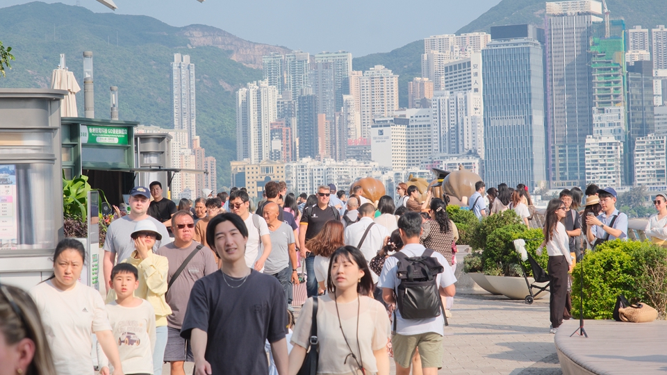 李家超：五一黃金周訪港旅客110萬 按年升逾兩成 丁財兩旺