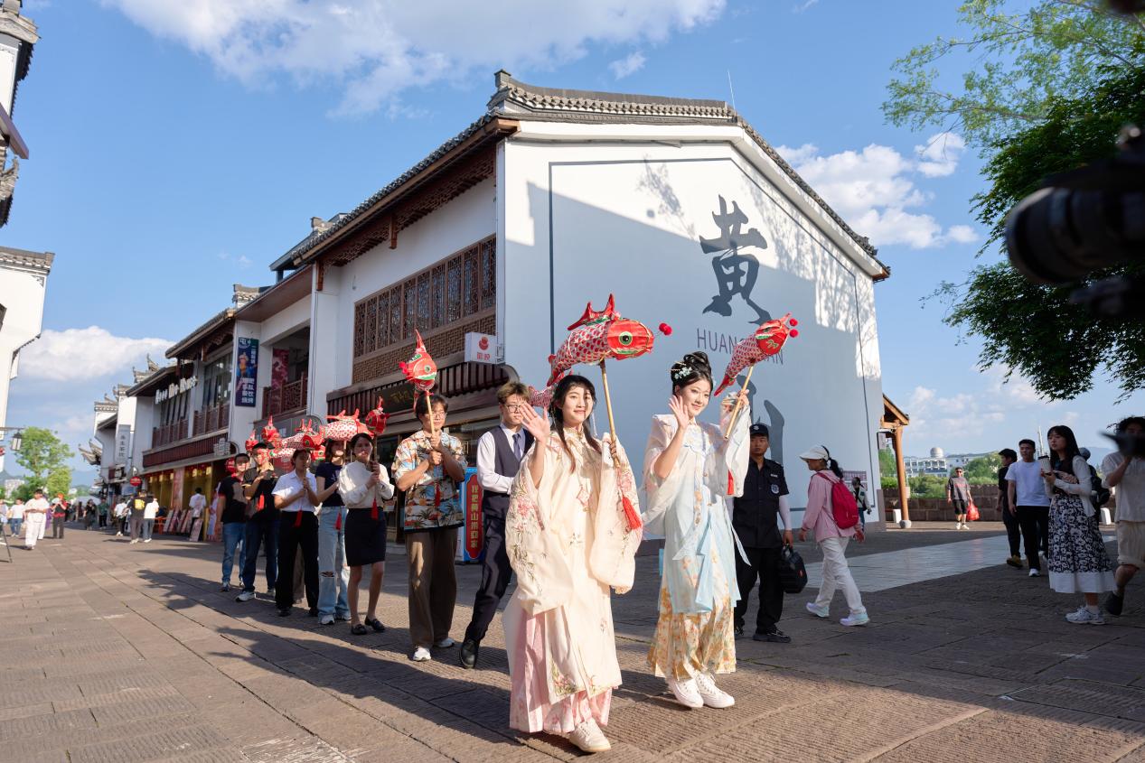 「三街一橋」出新彩 皖屯溪區新場景新業態釋放消費新活力