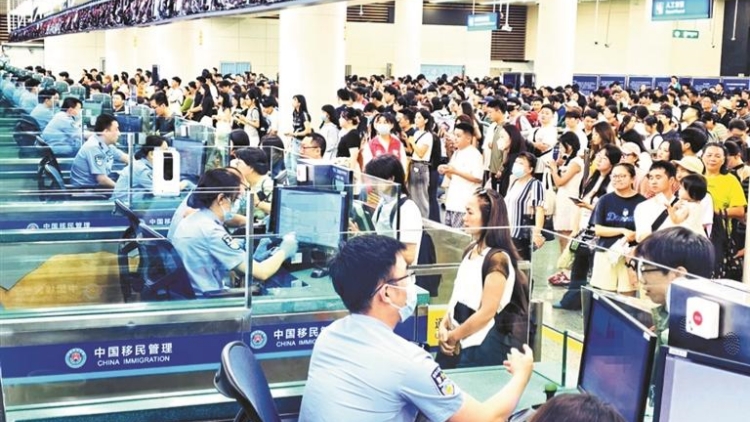 「五一」期間深港跨境遊火熱