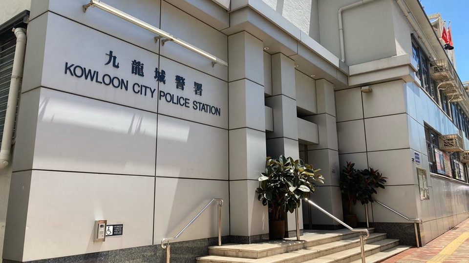 警方尖沙咀河內道追截私家車3公里 檢值5.7萬元毒品拘2人