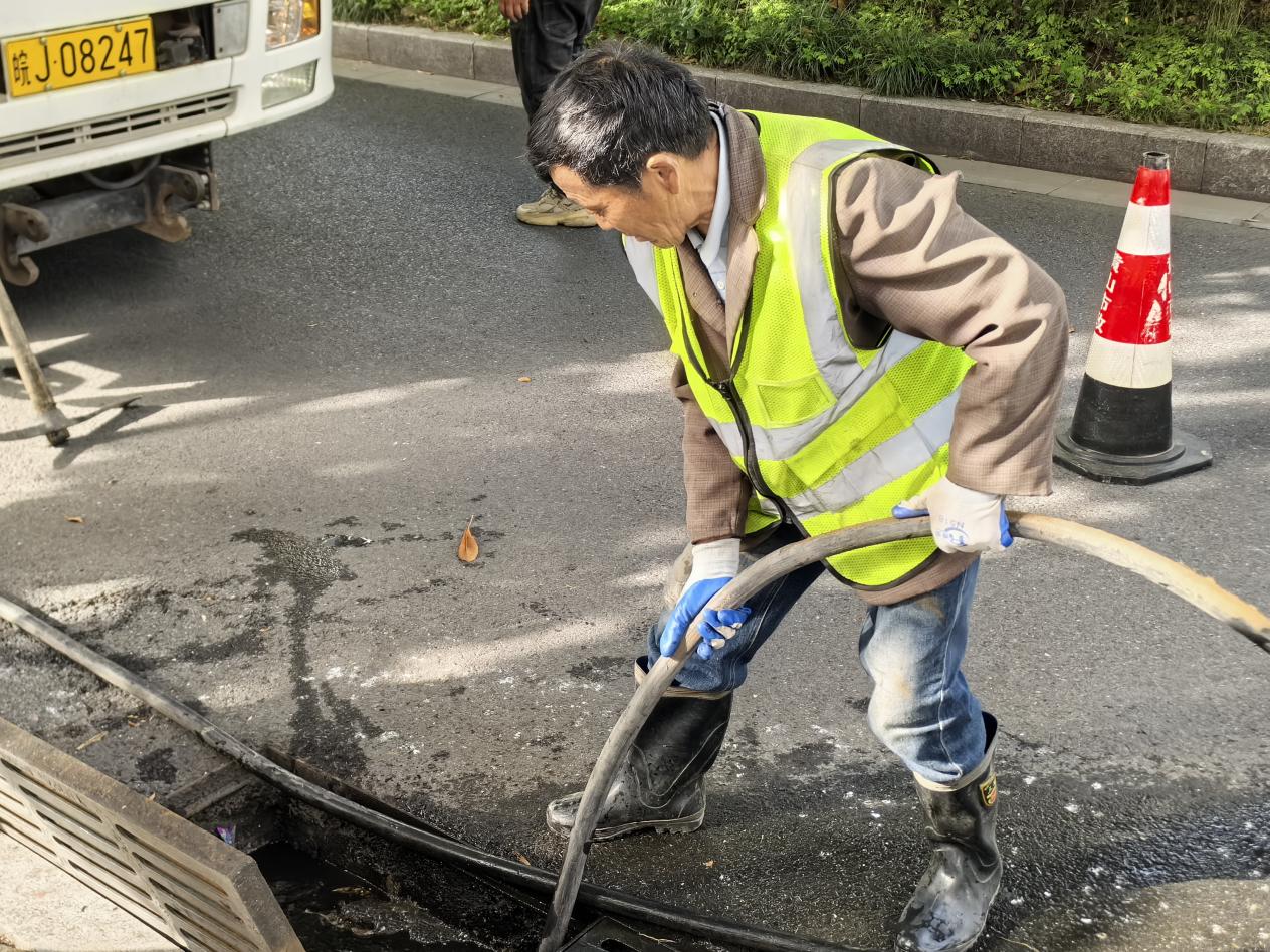 皖屯溪區：清污疏浚保通暢 築牢排水「安全網」