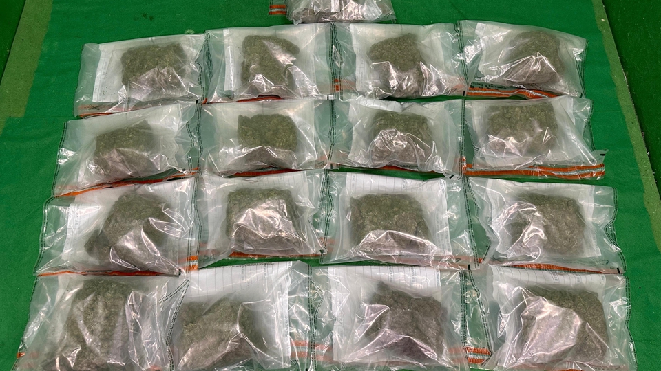 行李藏190萬元懷疑大麻花 海關拘捕從曼谷抵港男女