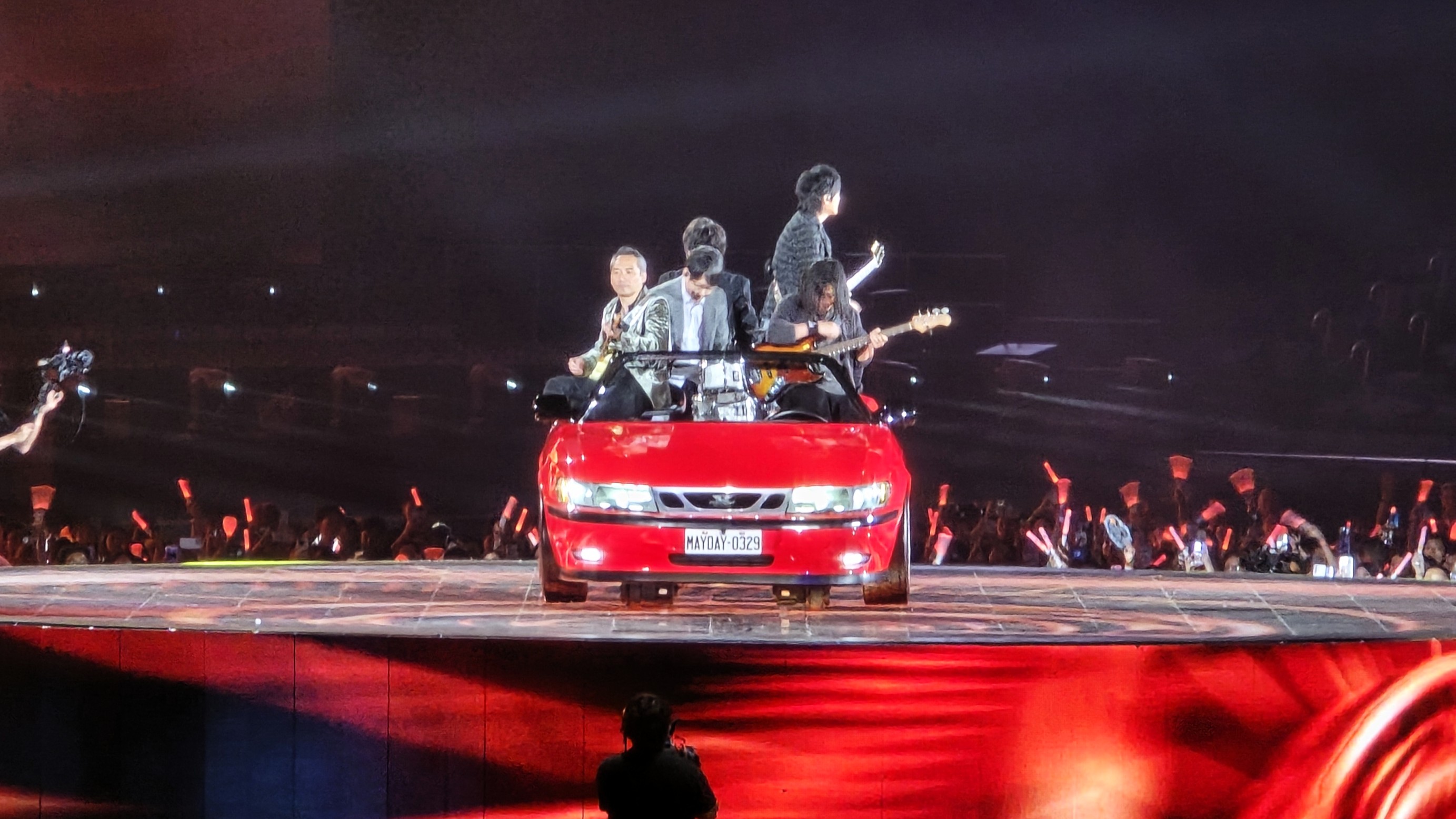 有片丨五月天25周年紀念演唱會 啟德首場開鑼