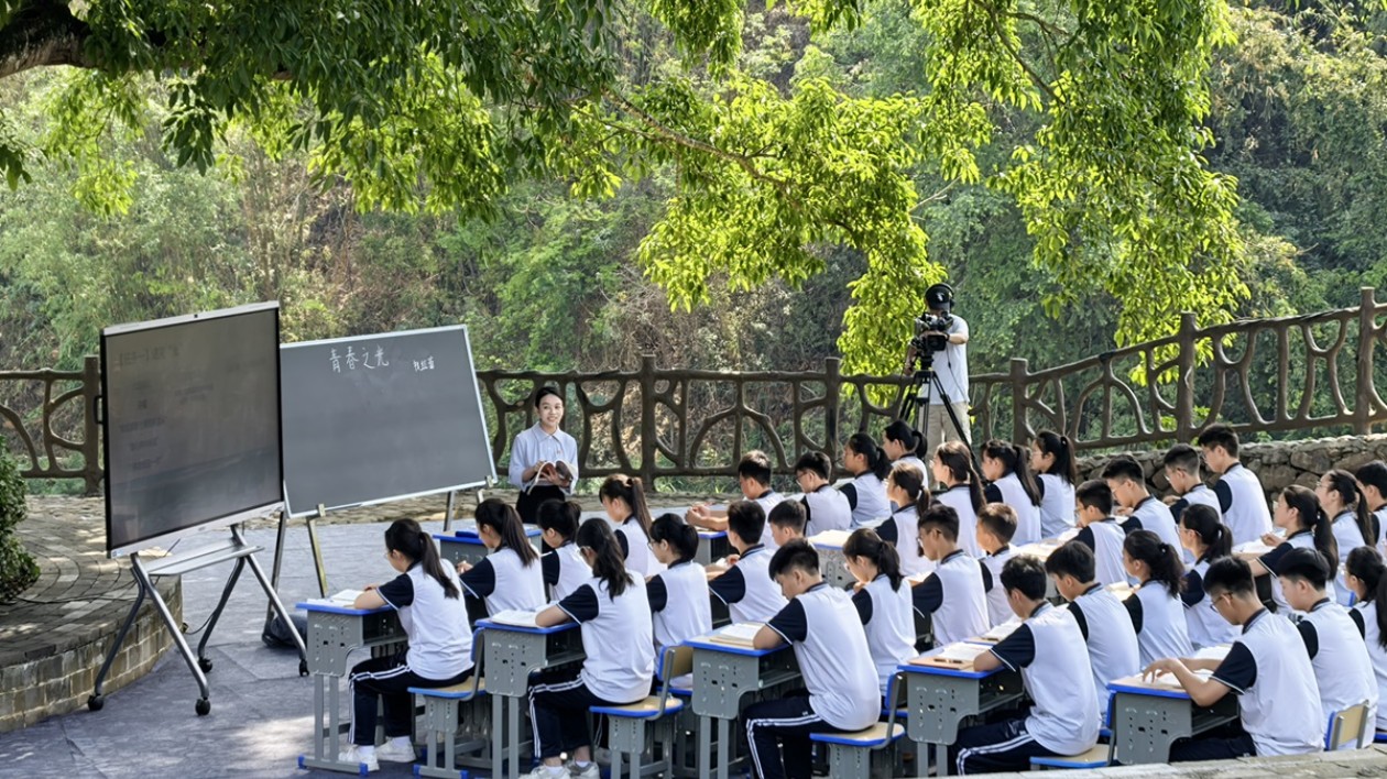 優秀品質照亮青年前行之路 桂百色舉行《青春之光》現場課及座談會