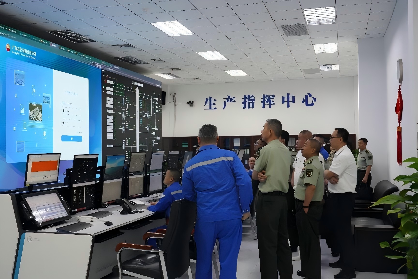 廣東省軍區領導到揭陽惠來大南海石化公司調研指導工作