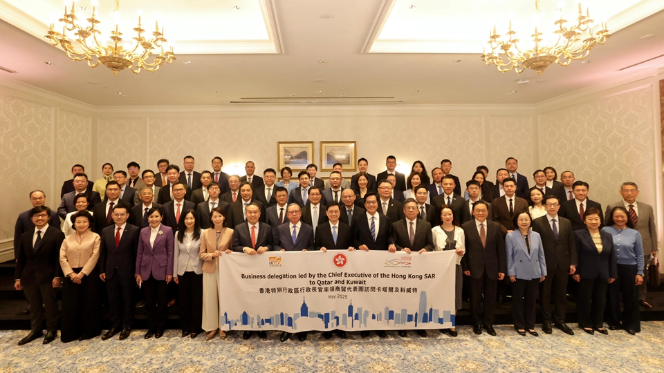 有片｜李家超首次攜兩地企業外訪 內企冀中東尋機遇