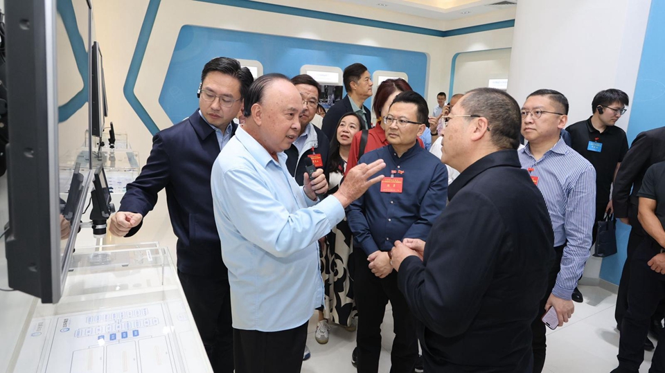 全國人大調研組繼續調研粵東 感受潮州特色茶文化 了解製造業升級情況