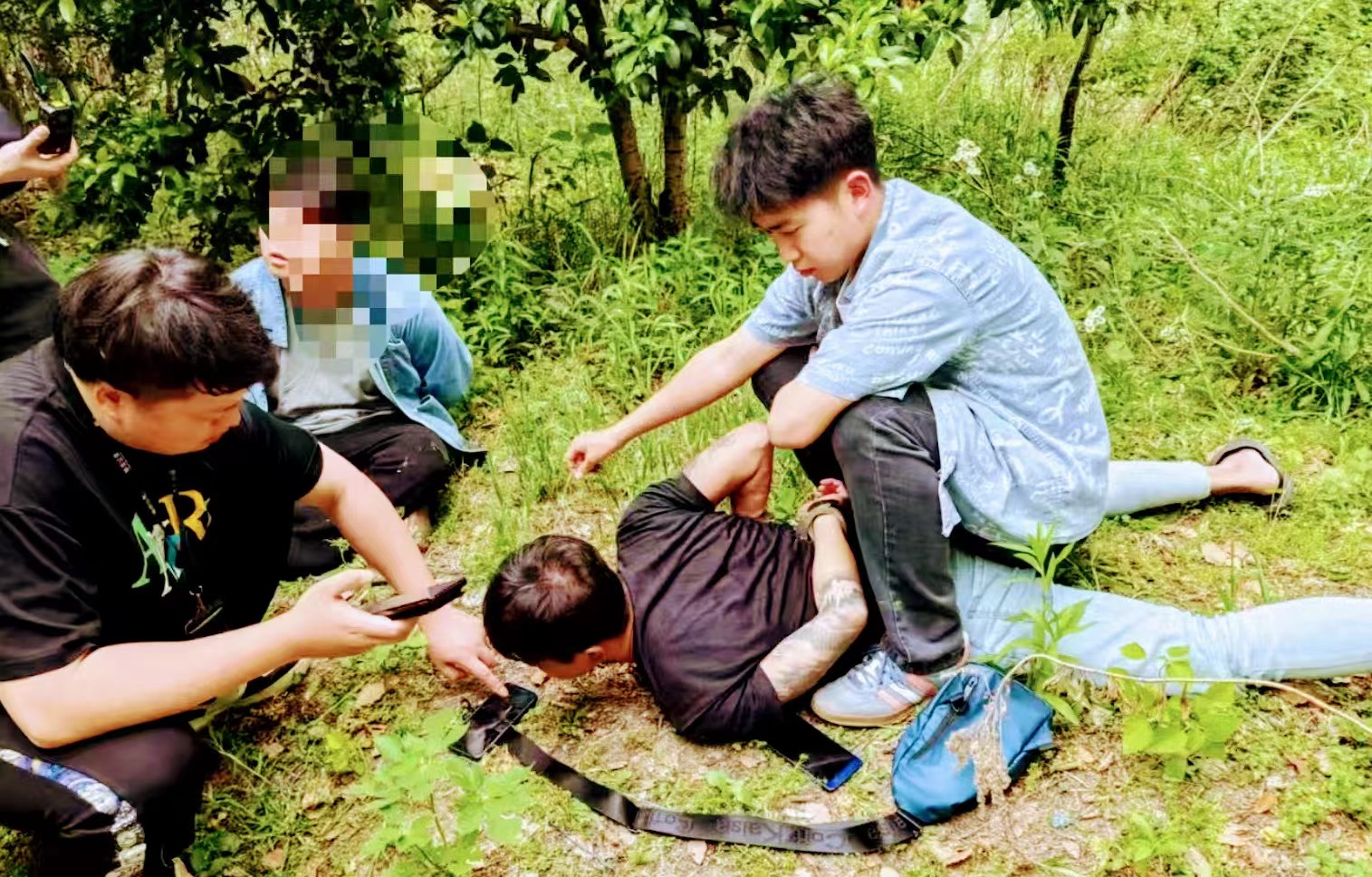 資金轉移更隱秘！靜安警方偵破「埋包轉贓」電詐案