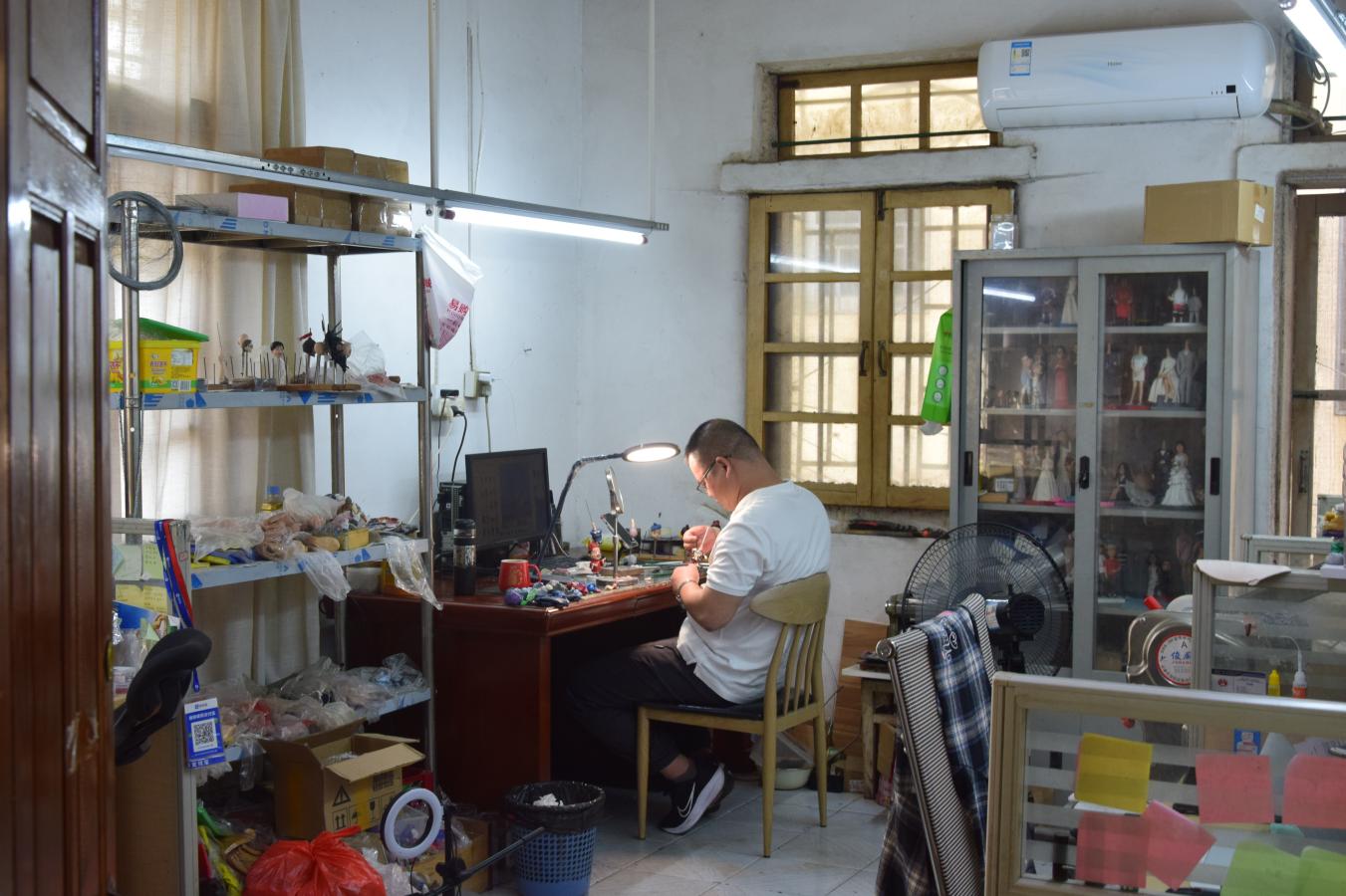 肖輝燕：巧手塑鄉情 軟陶助振興